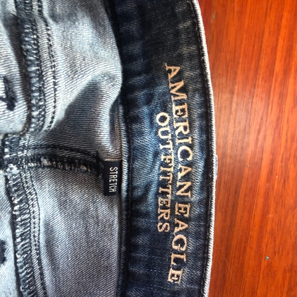 American Eagle Blue Jean Stretchy Jean Shorts Sz 2 - Picture 3 of 4
